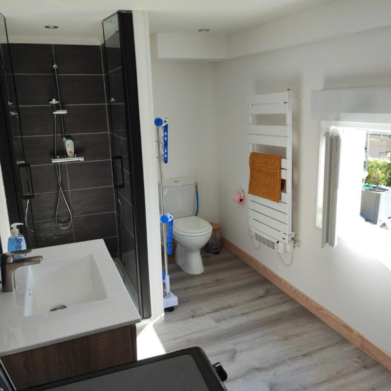 Petit Coin de Bonheur studio Neuf climatisé avec terrasse et parking privé à 5mins du Centre-ville - Studio - Vue sur Montagne - 10