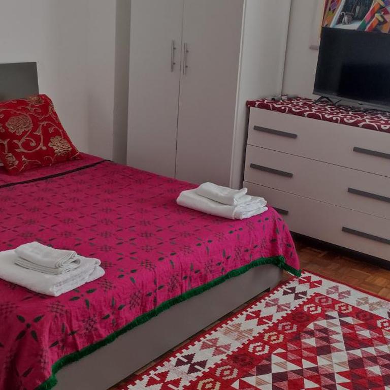 BB Stay Station - Camera Matrimoniale con Bagno in Comune - 32