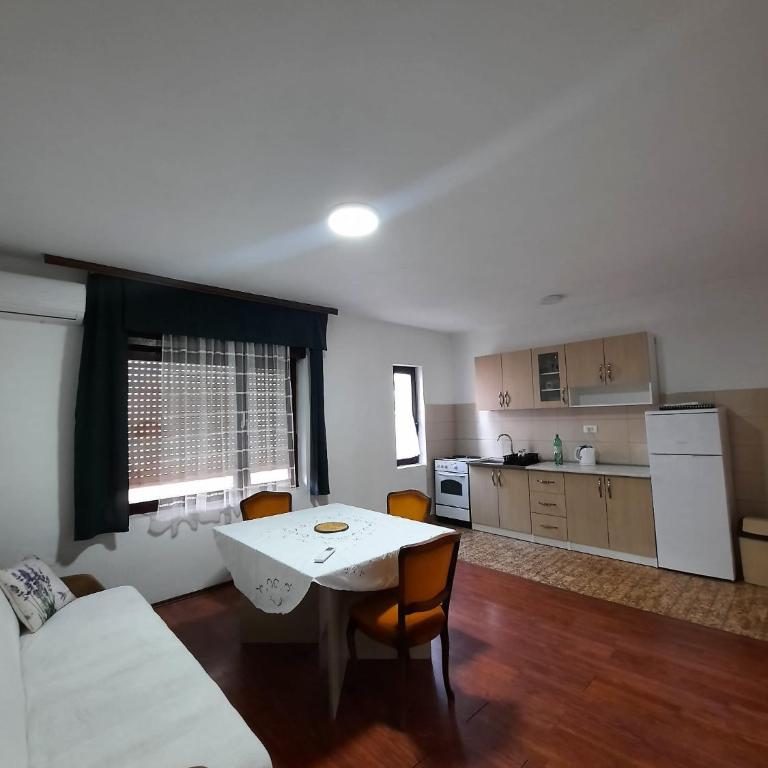 Villa Vinka - Apartment with Balcony - 5