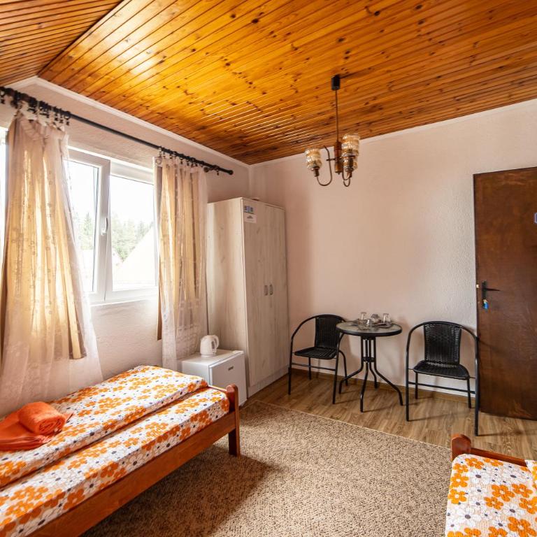 SNAM Rooms&Apartment - Twin Room with Shared Bathroom - 5