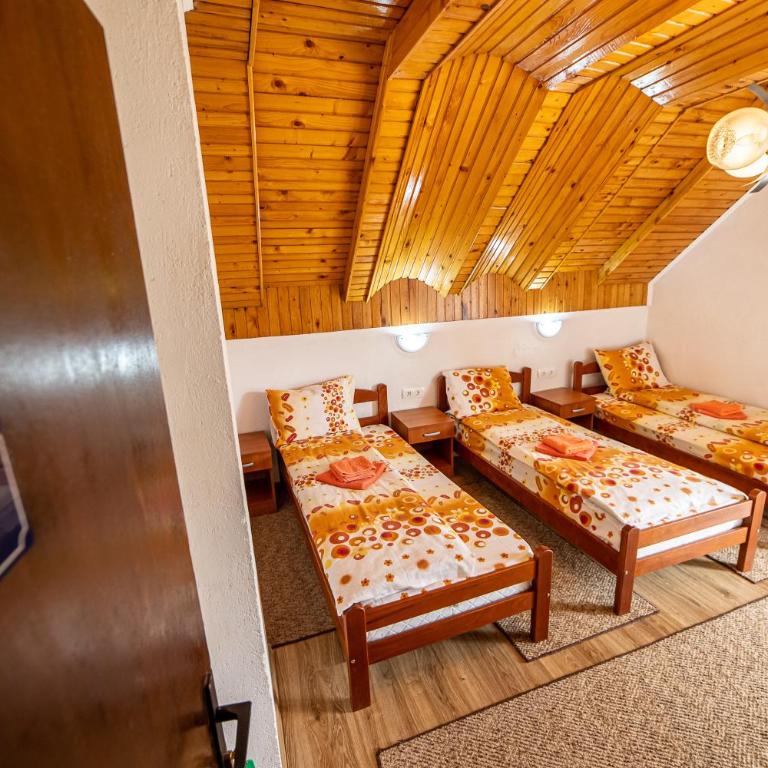 SNAM Rooms&Apartment - Triple Room with Shared Bathroom - 3