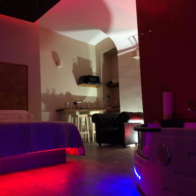 Suites Moya 1 - SPA in Camera - Monolocale con Vasca Idromassaggio - 2