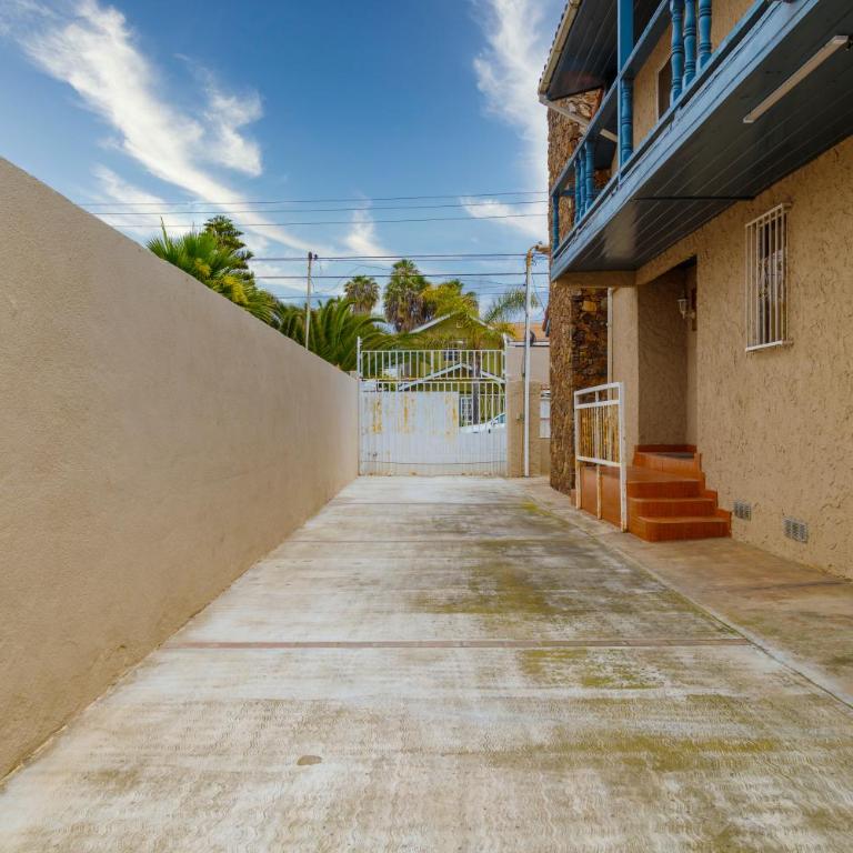 Seaside Adventure Lodging - Apartment with Sea View - 29