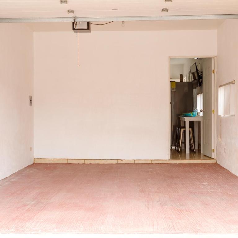 Seaside Adventure Lodging - Studio Apartment with Queen Bed - 13