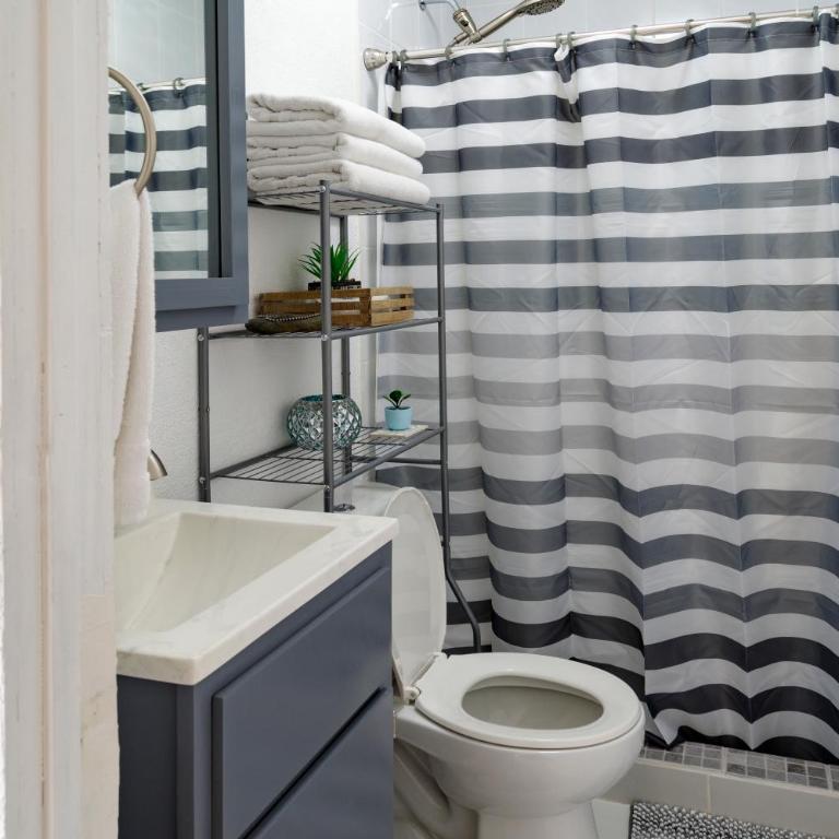 Seaside Adventure Lodging - Studio Apartment with Queen Bed - 9