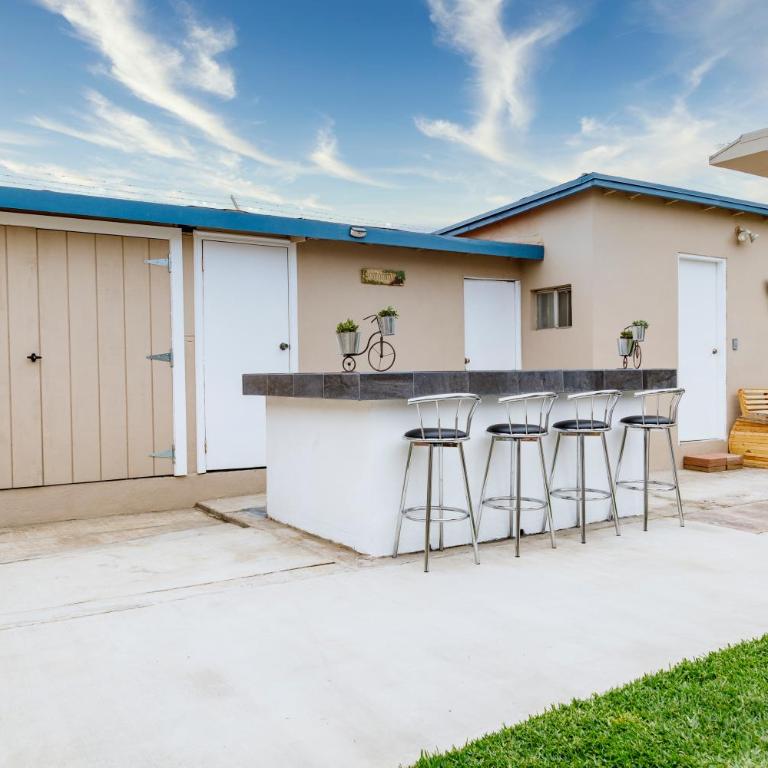 Seaside Adventure Lodging - Apartment with Sea View - 26