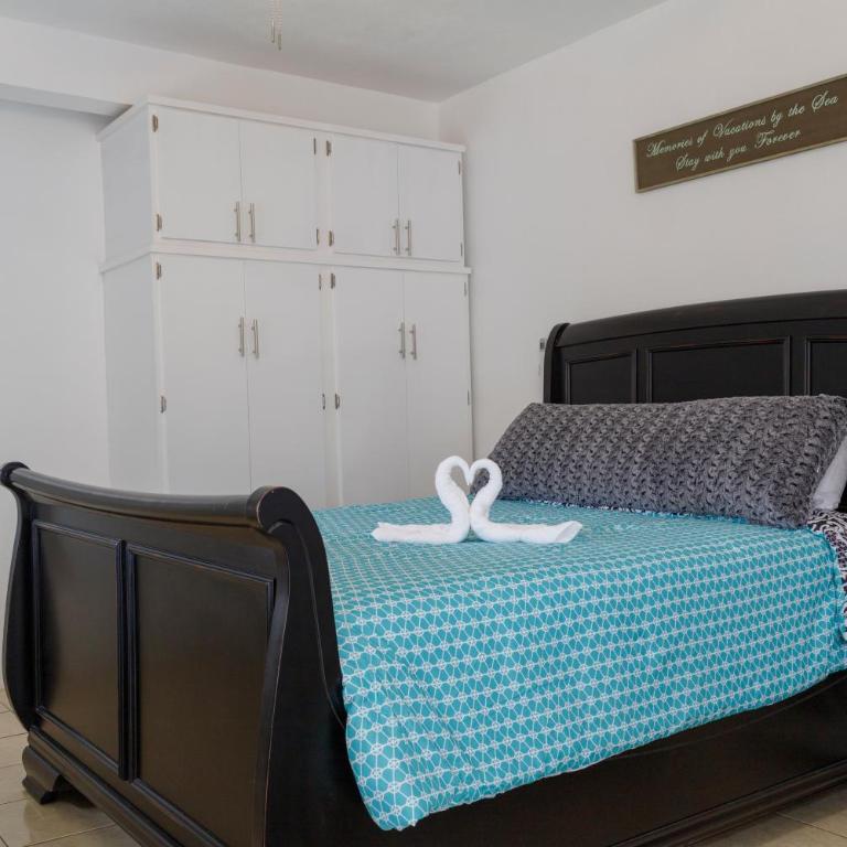 Seaside Adventure Lodging - Studio Apartment with Queen Bed - 4