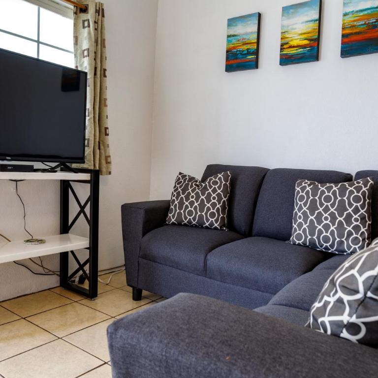 Seaside Adventure Lodging - Apartment with Sea View - 2