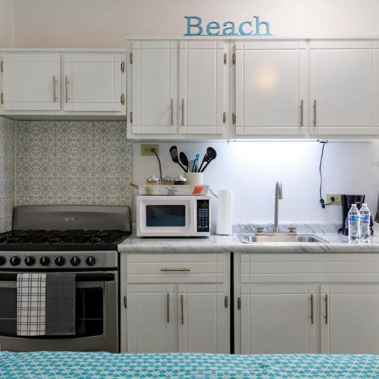Seaside Adventure Lodging - Studio Apartment with Queen Bed - 8