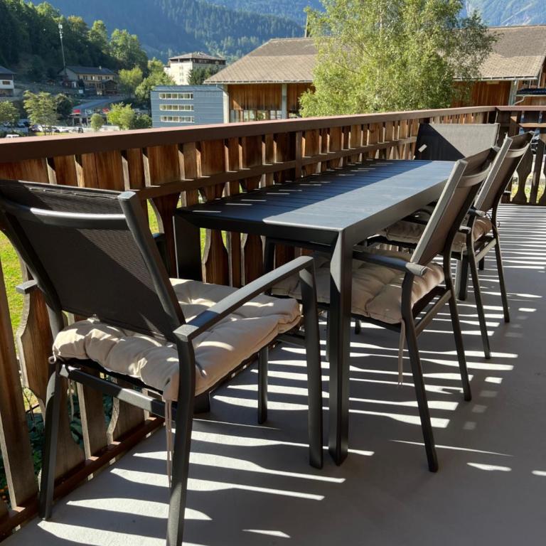 Ferienwohnung - 100m von der Talstation Aletsch Bahnen und Bahnhof Fiesch, BESTE Ausgangslage - Apartment - 27