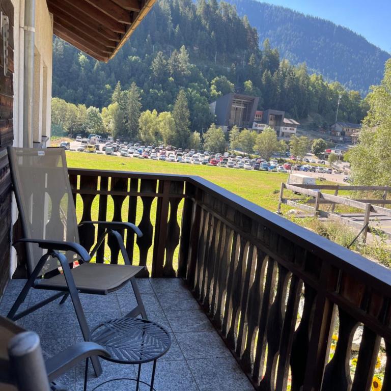 Ferienwohnung - 100m von der Talstation Aletsch Bahnen und Bahnhof Fiesch, BESTE Ausgangslage - Apartment - 24