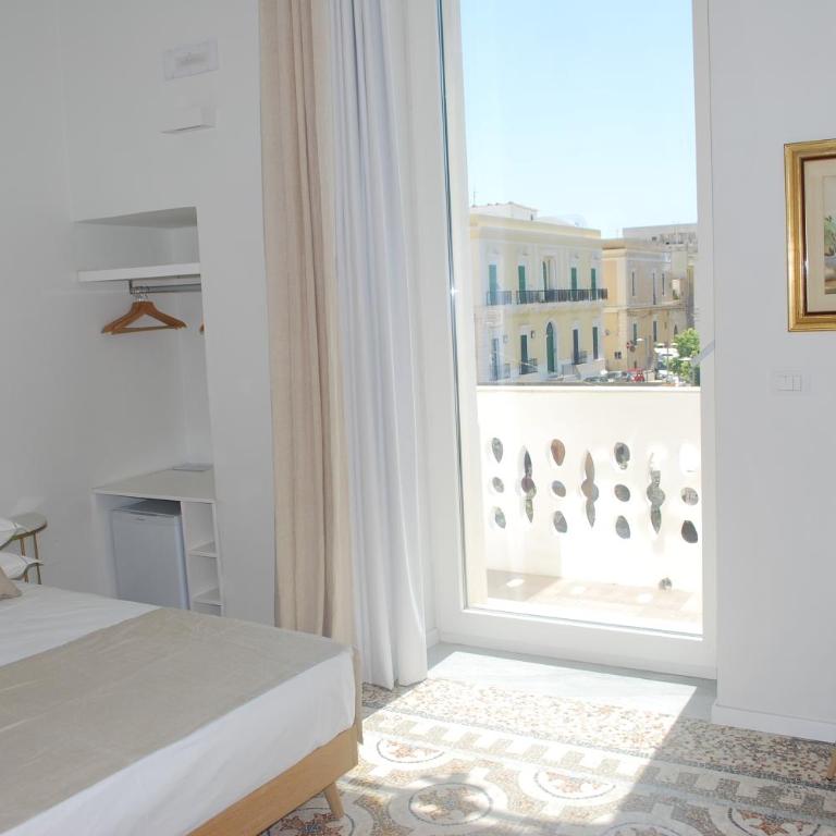 Palazzo Del Cavaliere - Camera Matrimoniale con Balcone e Vista Mare - 5