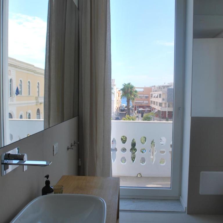 Palazzo Del Cavaliere - Camera Matrimoniale Deluxe con Balcone e Vista Mare - 2