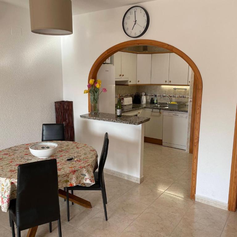 Tranquility, sun, breathtaking views & 7 minutes drive to sea - Two-Bedroom Apartment - 14