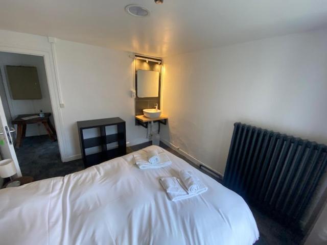 RestAuberge La Reine Meije - Chambre Double - Vue sur Parc - 1