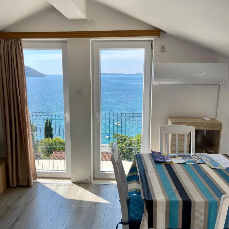 Apartments Milano - Studio with Balcony and Sea View - 9