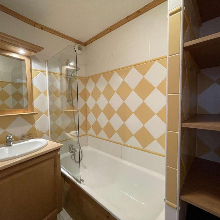 Appartement 3 pièces à Praz-sur-Arly avec parking - Appartement 2 Chambres - 13