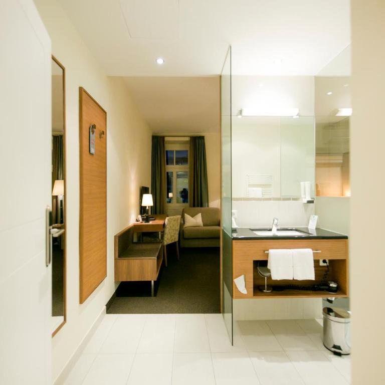Hotel Sailer - Camera Business con Bagno con Pareti in Vetro - 4