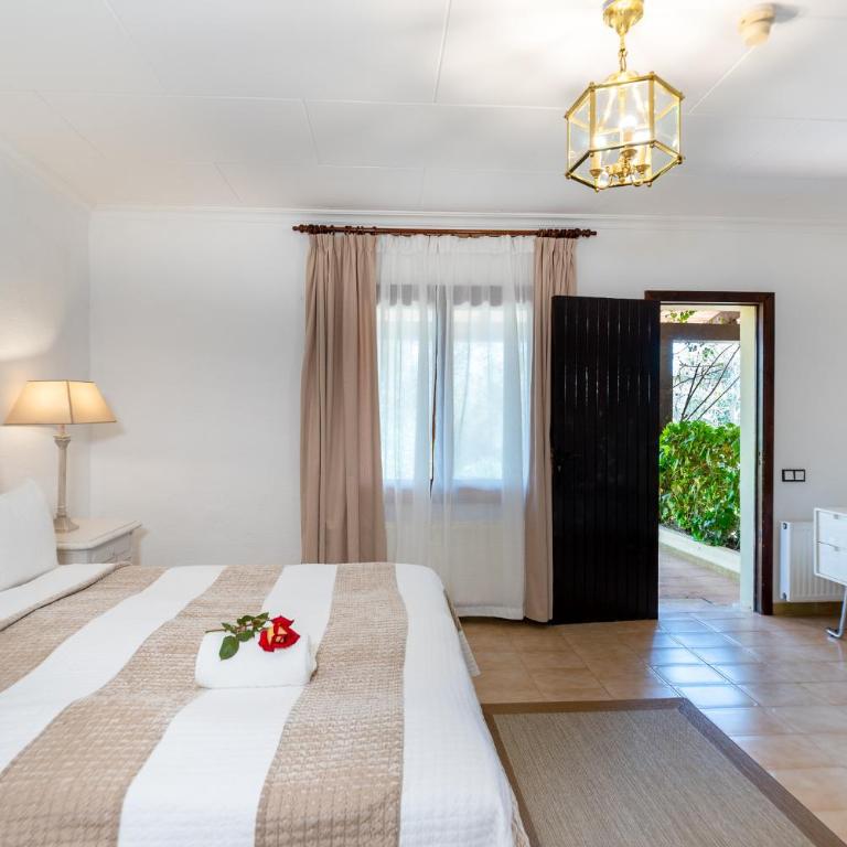 Finca Hotel Rural Predio Son Serra - Family Room - 4