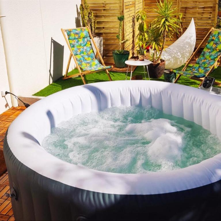 Superbe appartement avec jacuzzi avec jardin privé - Maison 1 Chambre - 1