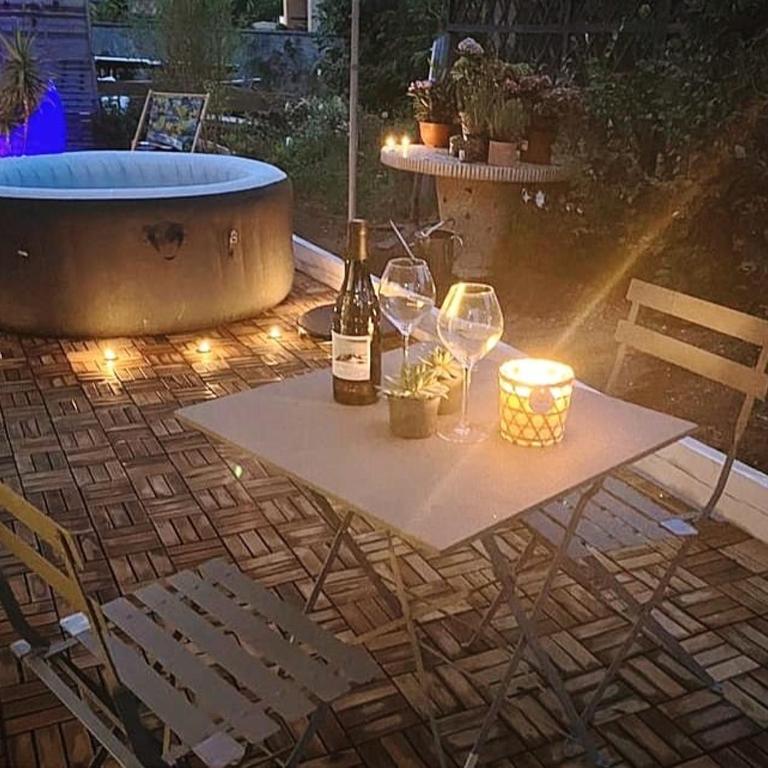 Superbe appartement avec jacuzzi avec jardin privé - Maison 1 Chambre - 3