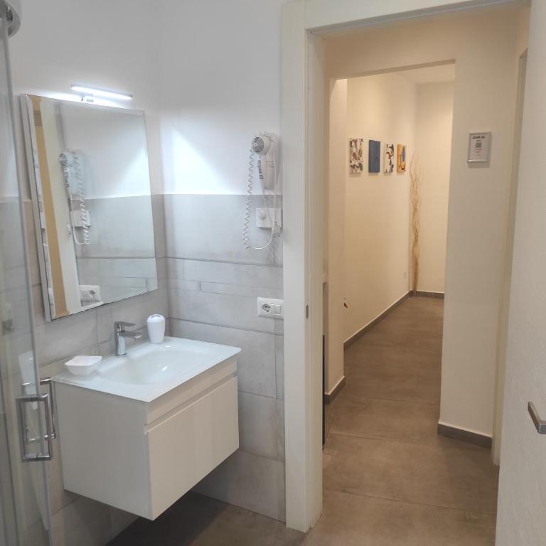 Palazzo Verdi Holiday Viterbo - Camera Quadrupla con Bagno Privato - 5