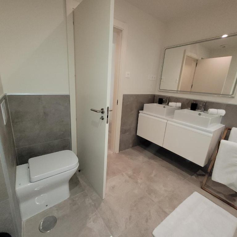 Stunning Apartment La Cala de Mijas - Walking Distance to the Beach and Town - Pool Open - Apartamento de 2 dormitorios - 5