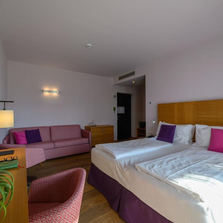 Active & Family Hotel Gioiosa - Camera Matrimoniale Comfort con Balcone e Vista Lago - 6