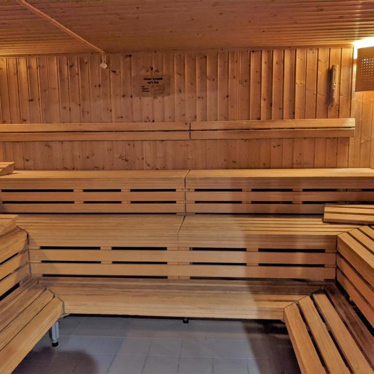 Modern renoviert mit Hallenbad + Fitness - Studio-Apartment - 28