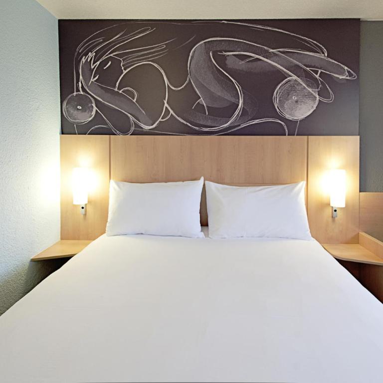 Ibis Barcelona Meridiana - Family Room - 9