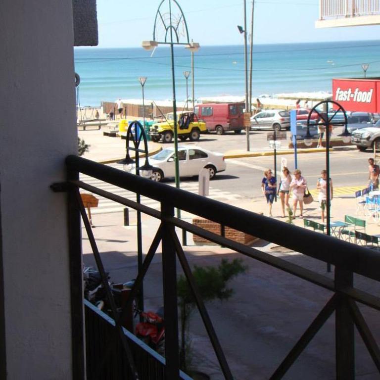 Hostel Calle 21 - Quadruple Room with Balcony and Sea View - 2