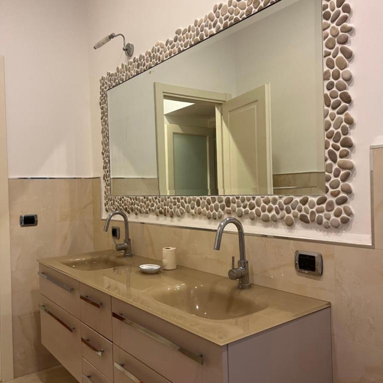 Casa Tiare, the heart of Piazza Plebiscito - Three-Bedroom Apartment - 30
