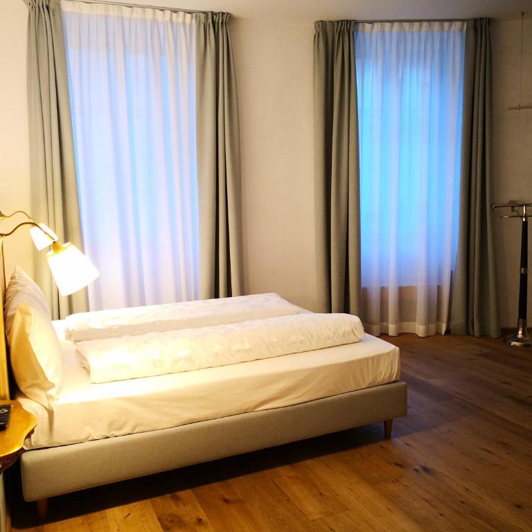 Torrione Trento - Camera Matrimoniale con Letto Supplementare - 7