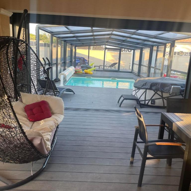 L'Aurore Love Room de prestige jacuzzi sauna piscine chauffée cuisine - Maison 1 Chambre - 57