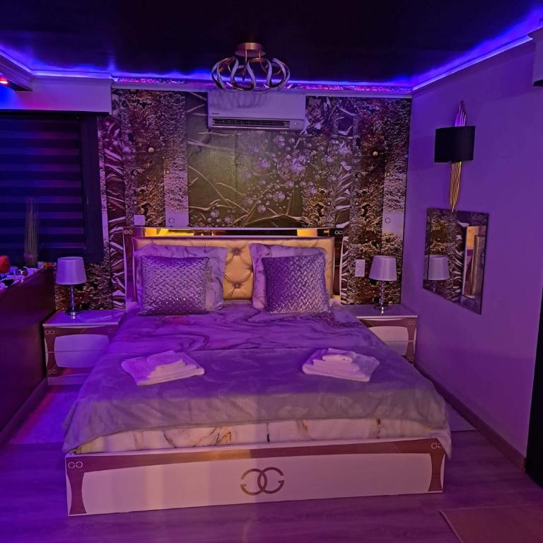 L'Aurore Love Room de prestige jacuzzi sauna piscine chauffée cuisine - Maison 1 Chambre - 58