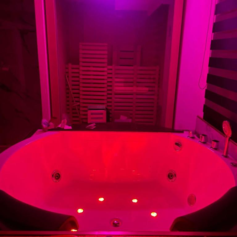 L'Aurore Love Room de prestige jacuzzi sauna piscine chauffée cuisine - Maison 1 Chambre - 20