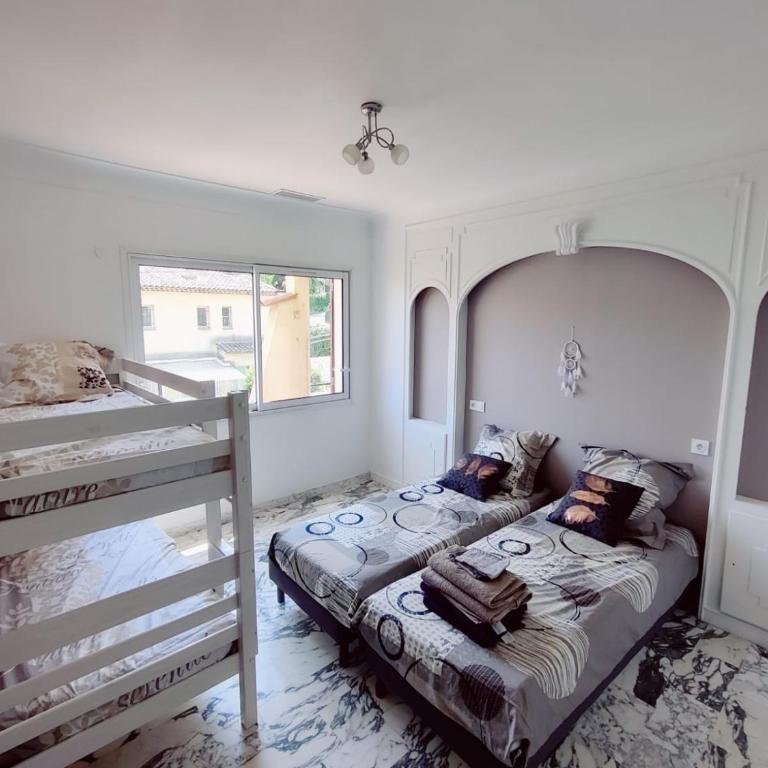 La Villa Castel - Haut de villa - parkings- 3 chambres - 8 couchages - jardin - barbecue - Appartement 3 Chambres - 11
