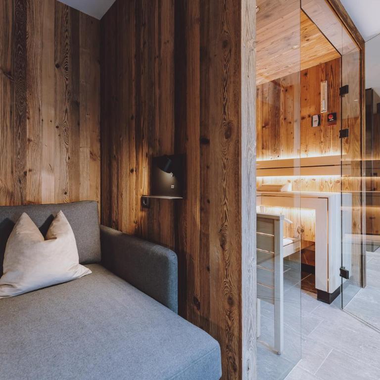 ZAGLGUT Premium Hotel & Chalets, Zell am See-Kaprun - Wellness & Infinity Pool, Air Conditioning, Panoramic Views & Summer Card Included - Chalet mit 2 Schlafzimmern, Sauna und Badewanne - 10