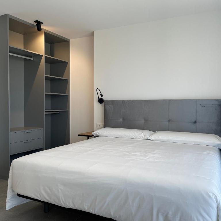 APARTAMENTOS TURÍSTICOS EL RINCONÍN - Studio with Garden View - 4