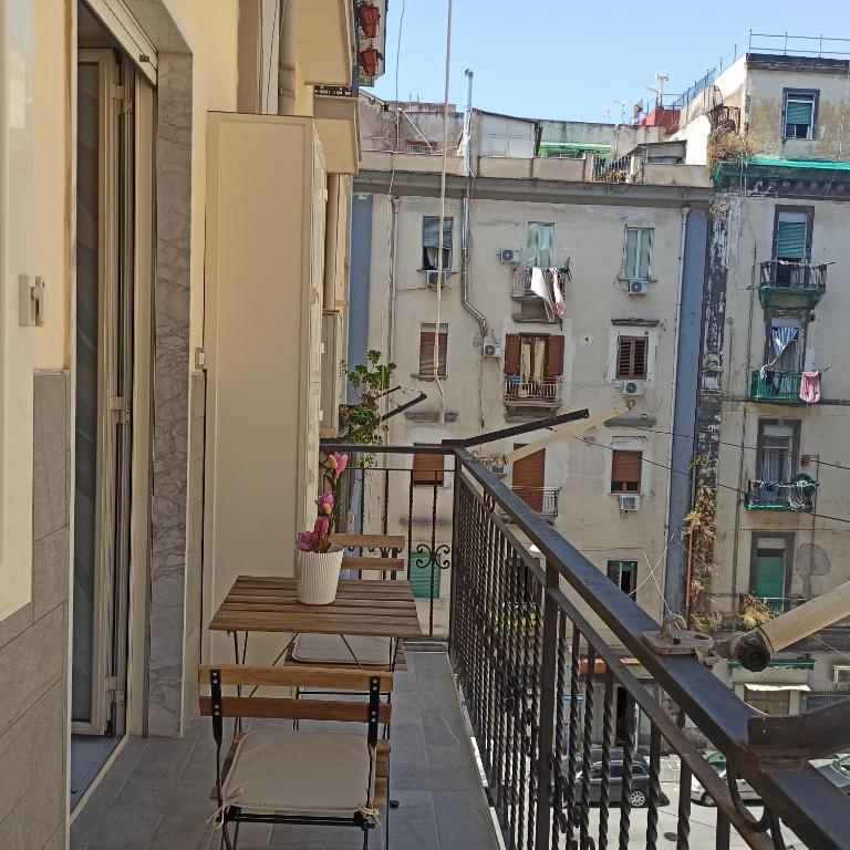 In The Center Rooms - Camera Tripla con Balcone - 4