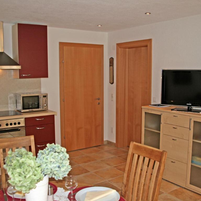 Haus Flua - One-Bedroom Apartment with Terrace - 18