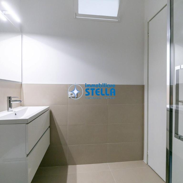 Condominio Commerciale - Appartamento con Vista Mare - 4