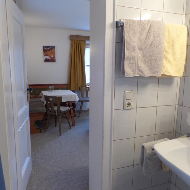 Landhaus Sonnenberg - Doppelzimmer mit Bergblick - 9