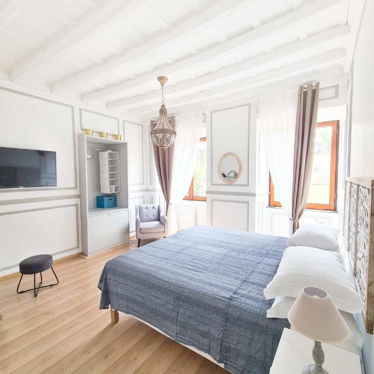 Via Vittoria Quattro - Two-Bedroom Apartment - 1