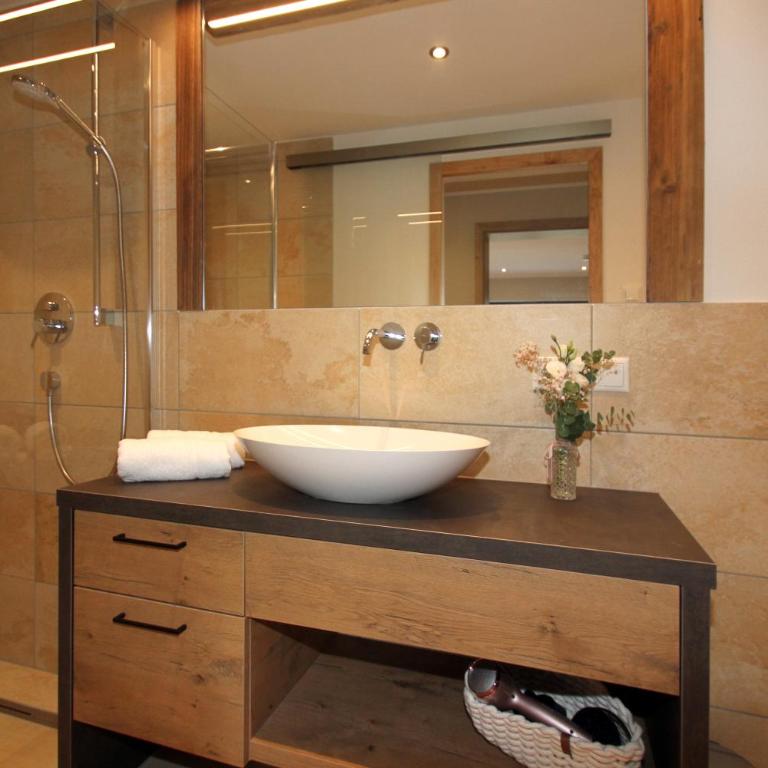 Bergzauber Alpin Suites - Skipiste - Private Sauna - Chalet mit 2 Schlafzimmern - 3