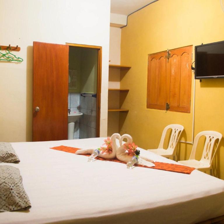 Amazon House Hostel - Double Room with fan - 3