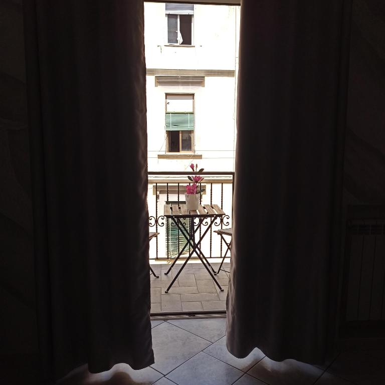 In The Center Rooms - Camera Tripla con Balcone - 29