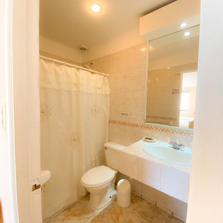 Hotel Londres La Serena - Habitación Triple con baño - 8
