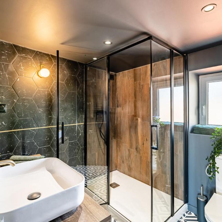 LOFT EN VILLE - Duplex Terrasse coeur historique avec vue dégagée & Parking souterrain Offert - Appartement Deluxe - 8