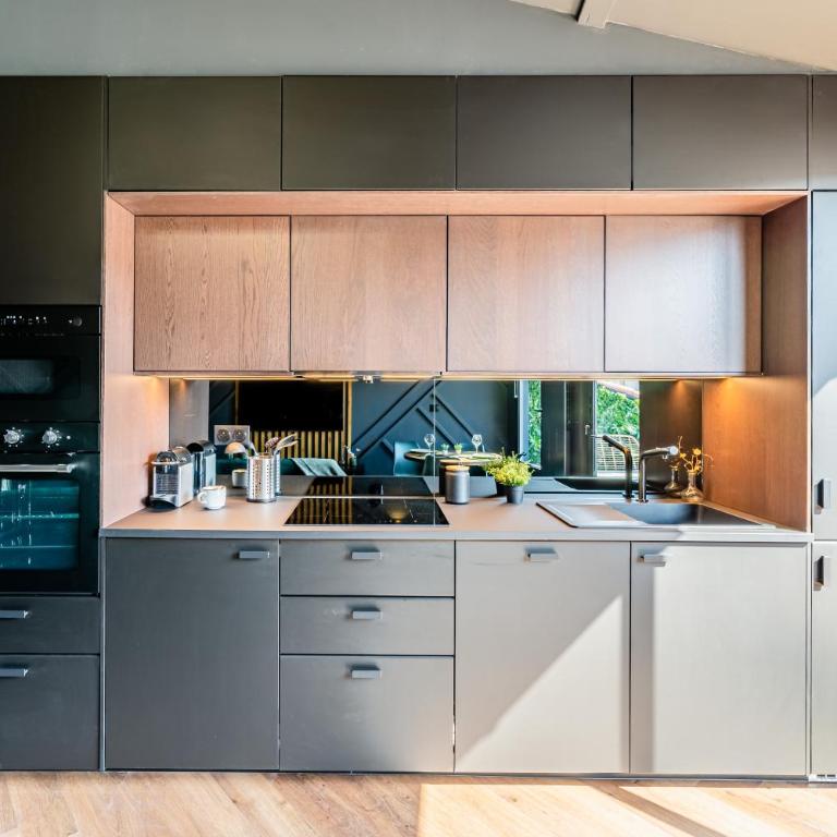 LOFT EN VILLE - Duplex Terrasse coeur historique avec vue dégagée & Parking souterrain Offert - Appartement Deluxe - 11